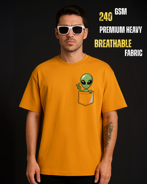 Alien Peekaboo Pocket - Oversized T-Shirt